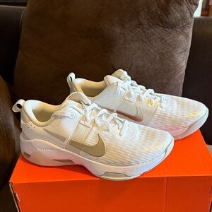 Nike Women”s Zoom Bella 6 Premium